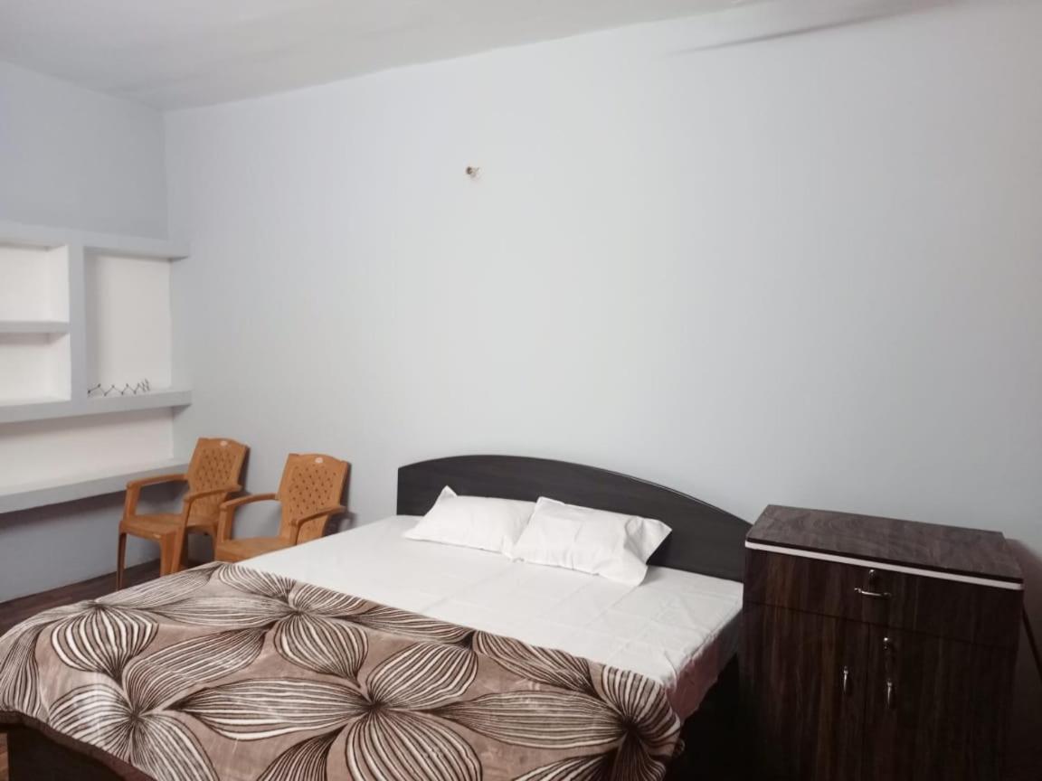 Shri Niwas Homestay Ayodhya Exteriör bild